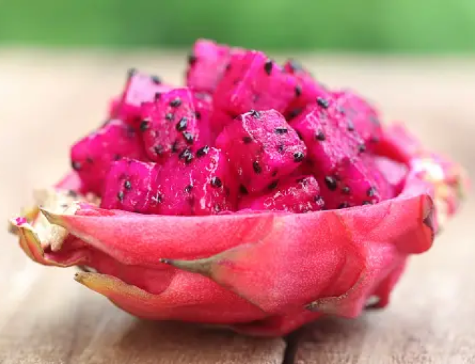 Red dragon fruit contains high amount of natural anti-oxidant (one of the highest anti-oxidant fruits). The POLYPHENOL (ANTI-OXIDANT) in the red dragon fruit is 4 times higher than Apple and Olive.